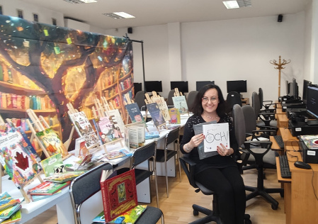 5 Prowadząca prezentuje picturebooki