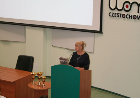 2 Dyrektor Małgorzata Stachurska wita uczestników konkursu