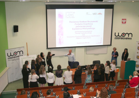 1 Piotr Hankus przygotowuje młodzież do występu