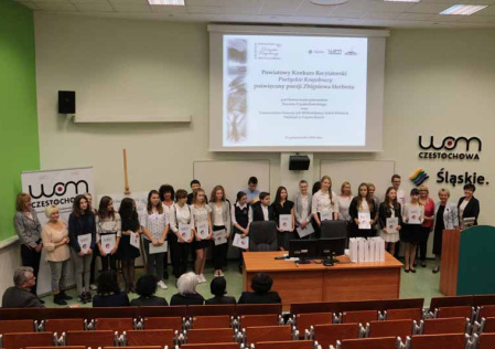 4 Laureaci konkursu, jury, organizatorzy i uczestnicy spotkania