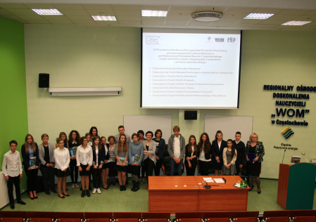 4 Laureaci konkursu, jury, organizatorzy i uczestnicy spotkania