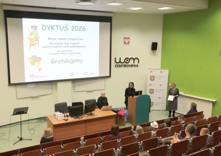 4 Dyrektor Aneta Żurek wita zgromadzonych na rozstrzygnięciu konkursu