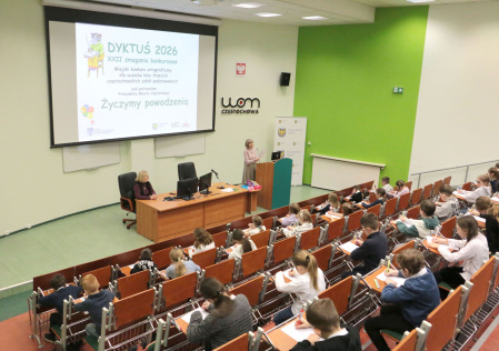 3 Uczniowie podczas pisania dyktanda