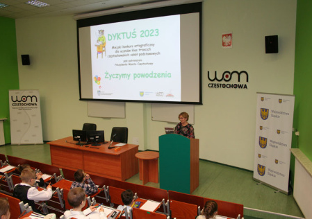 2 Pani Katarzyna Małasiewicz dyktuje