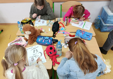 3 Uczniowie podczas zajęć