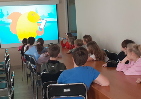 4 Uczniowie podczas zajęć