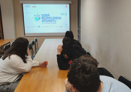 8 Uczniowie podczas zajęć