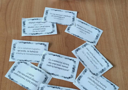 2 Gra integracyjna "Słoik poważnych rozmówek"