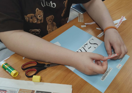 6 Uczennica podczas tworzenia wiersza