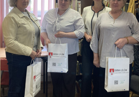 1 Pracownicy biblioteki oraz zastępca Wójta Gminy Lelów Pani Magdalena Lekston