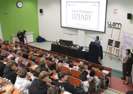 1 Powitanie uczestników zgromadzonych na Narodowymm Czytaniu przez panią dyrektor Anetę Żurek
