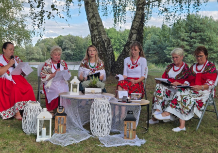 7 Przedstawiciele kół Gospodyń Wiejskich z Drochlina, Staromieścia, Białej Wielkiej, Podlesia, Skrajniwy