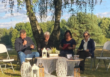 9 Przedstawiciele Lelowskiego Towarzystwa Historyczno-Kulturalnego im. Walentego Zwierkowskiego w Lelowie wraz z Radną Rady Powiatu Częstochowskiego