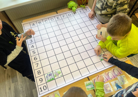 4 Uczniowie podczas zadania w SP nr 22