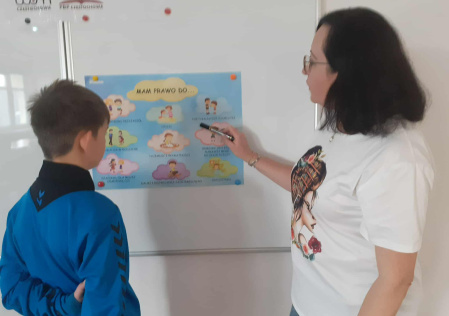 3 Prowadząca i uczeń podczas zajęć