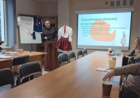 4 Prezentacja Emilii Ciosek-Szczęsnej