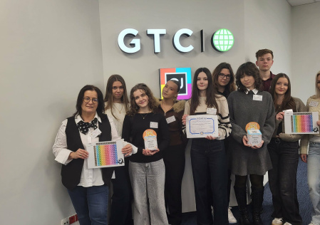 7 Uczniowie z organizatorami podczas spotkania