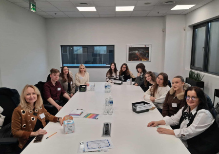 5 Uczniowie z organizatorami podczas spotkania